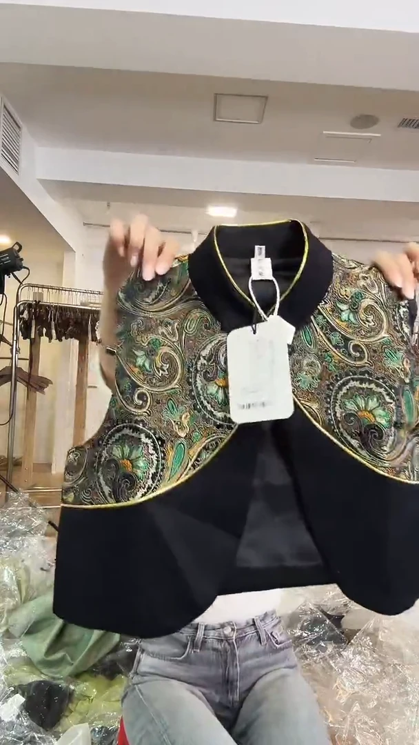 马甲       M码       80-110斤