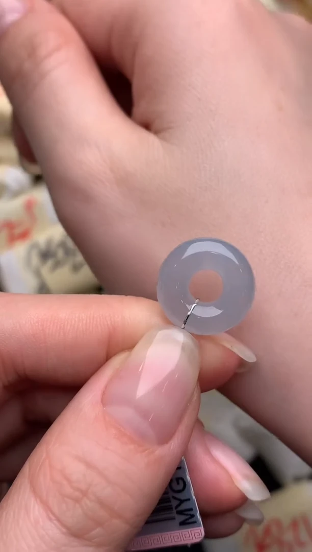 18K金镶嵌挂件翡翠1