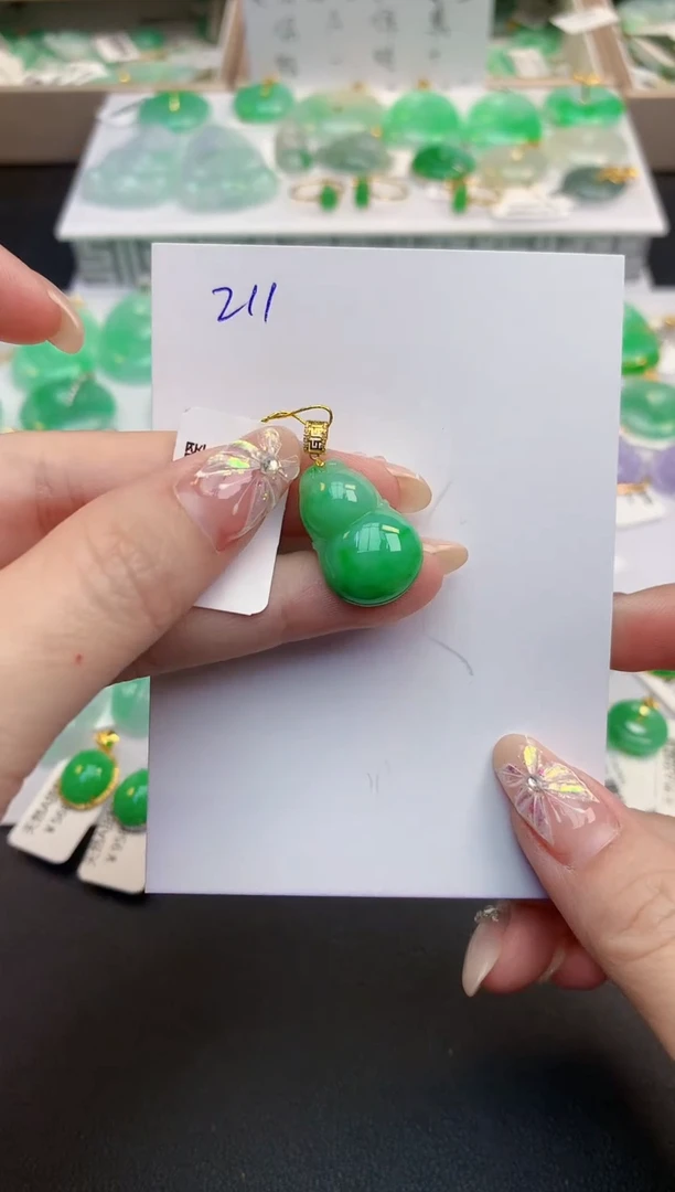 颈饰18K金镶嵌翡翠天然缅甸A货翡翠