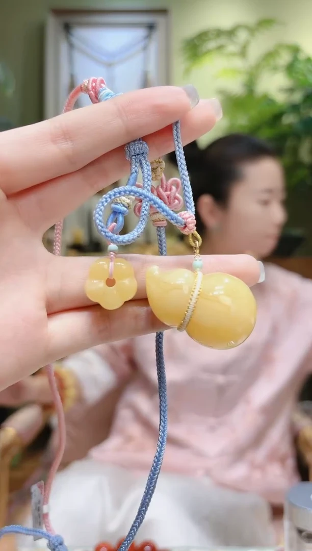 【闪购商品】蜜蜡裸石18K金镶嵌蜜蜡葫芦小花绳编吊坠