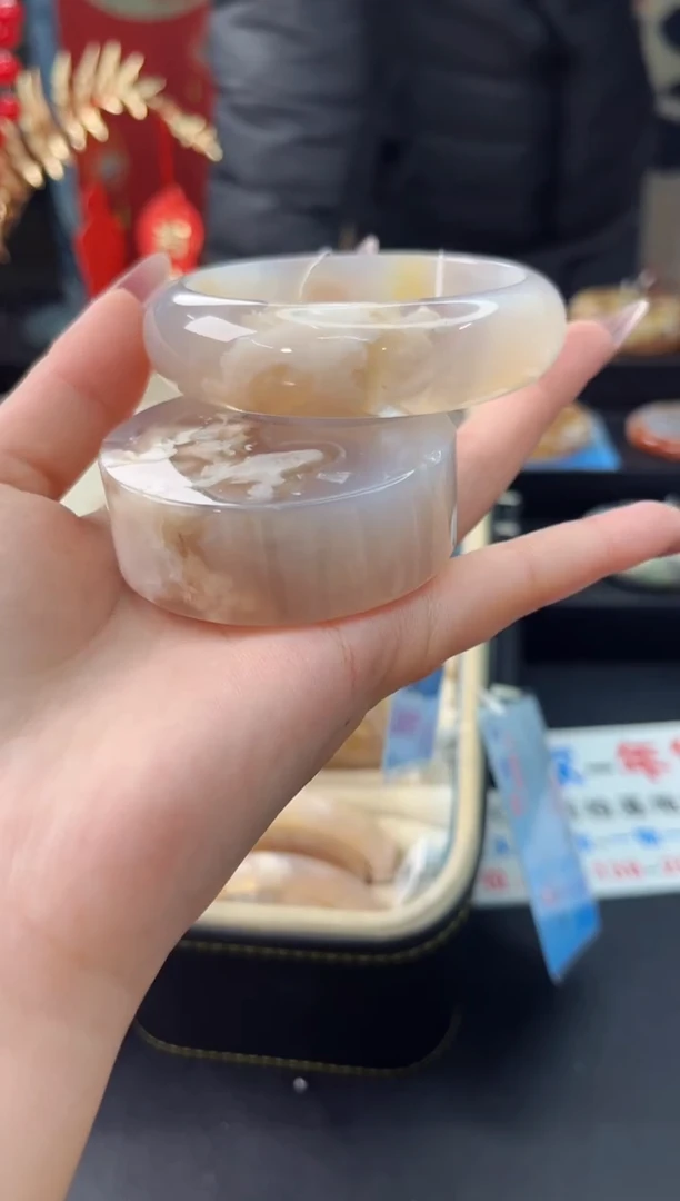 【闪购商品】石英质玉手镯未镶嵌赠送镯心（59圈口）无证书