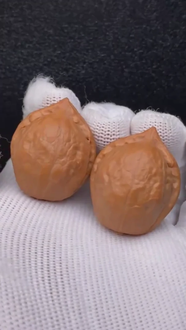 【闪购商品】文玩核桃把件红皮龙胆