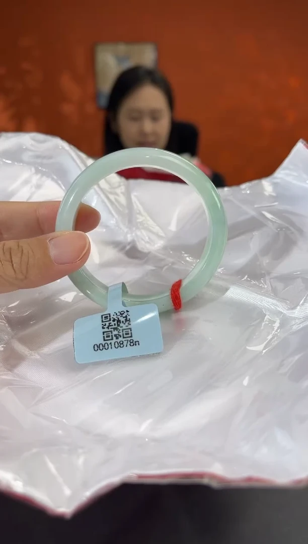 未镶嵌手镯翡翠3    5051贵妃