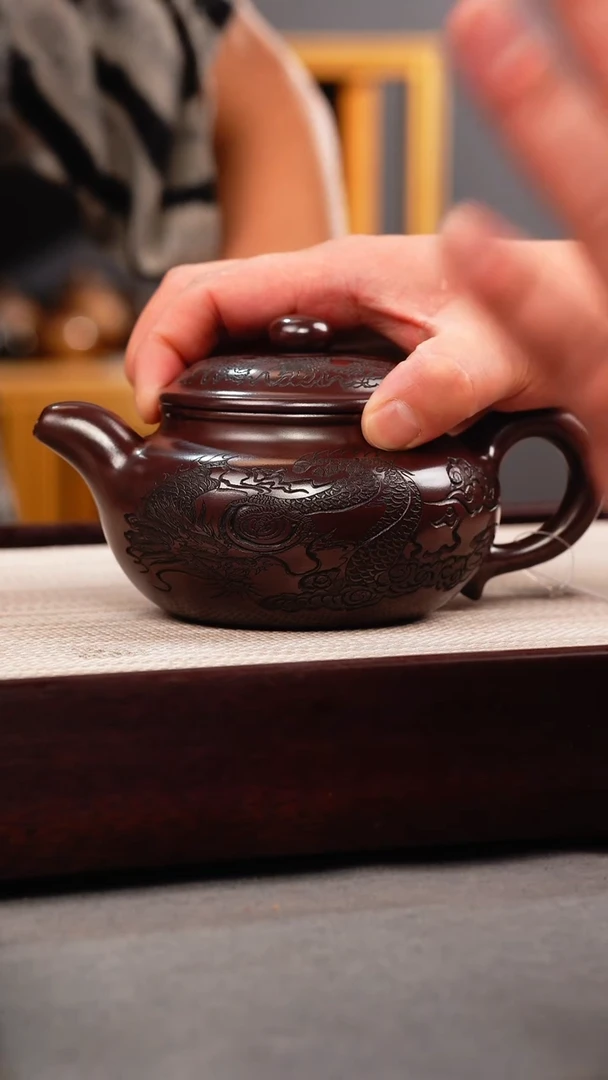 茶壶紫砂石红 仿古 刻龙