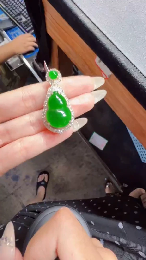 未镶嵌定制翡翠翡翠A货有轻微色差属于正常现象,葫芦多样性发货1