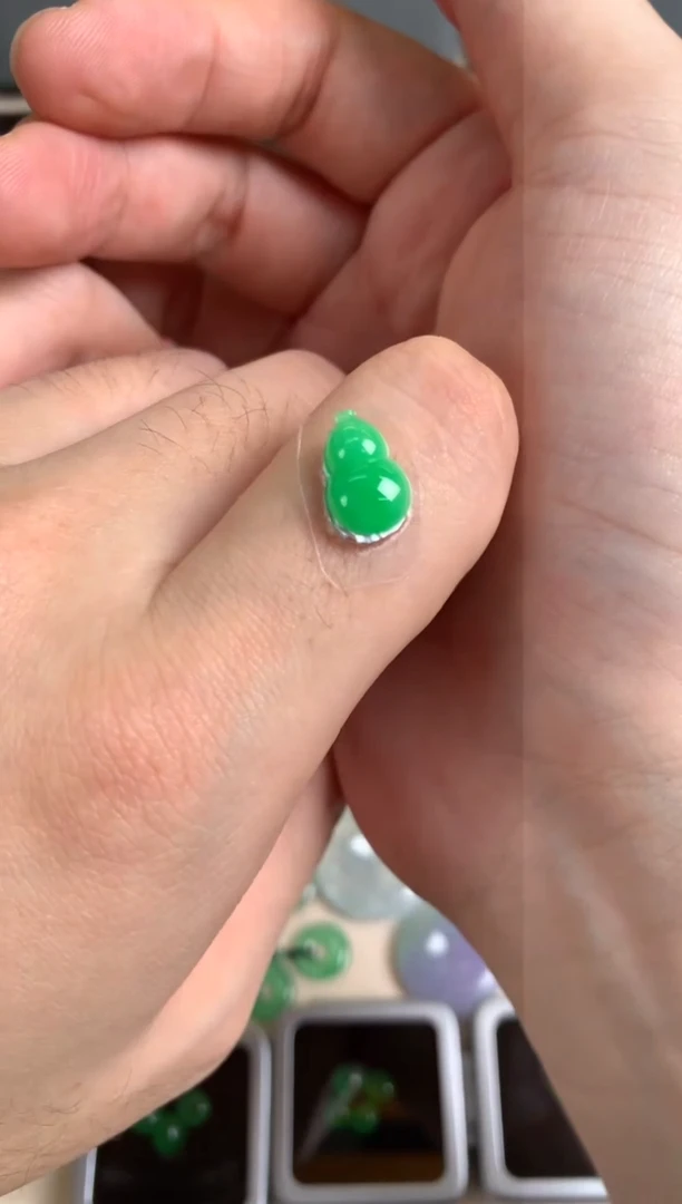 未镶嵌定制翡翠裸玉