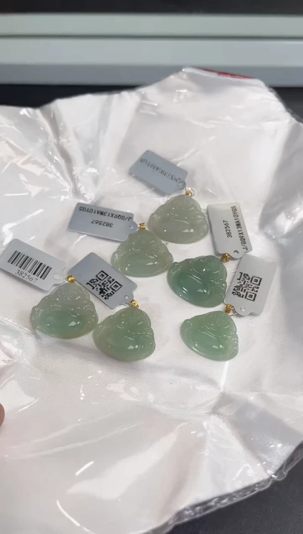 18K金镶嵌挂件翡翠边城刀客/382567/多样性发一