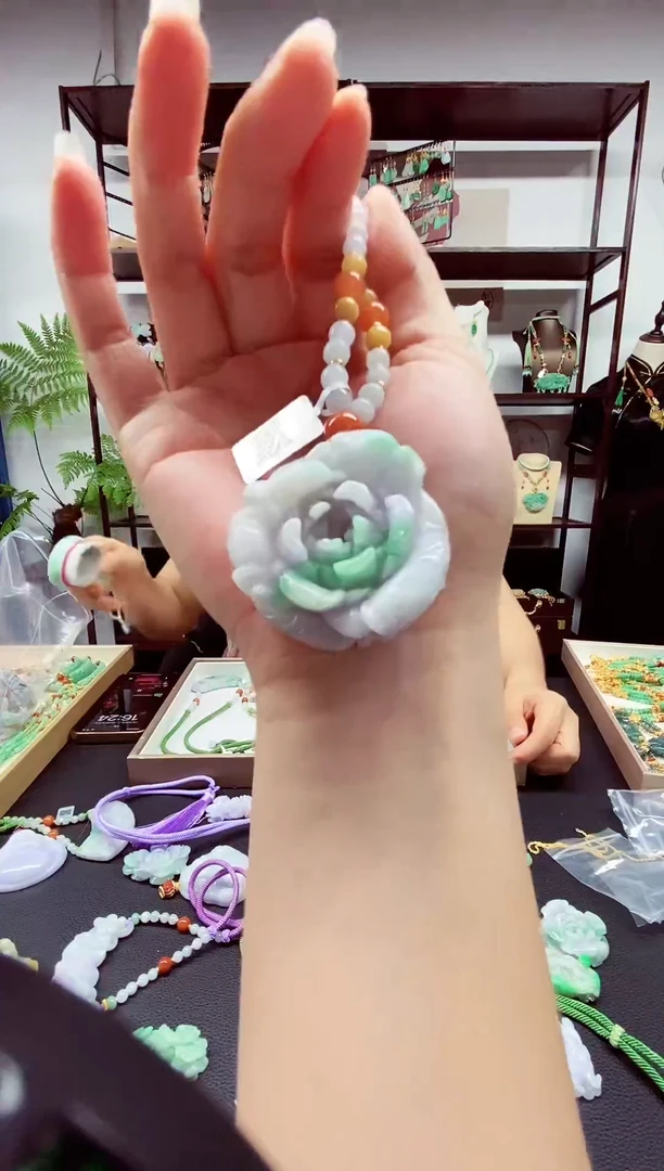 翡翠未镶嵌套链翡翠吊坠