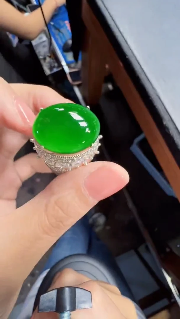 未镶嵌定制翡翠翡翠A货有轻微色差属于正常现象，蛋面多样性发货1