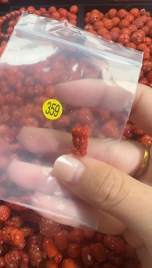 颈饰未镶嵌南红玛瑙1