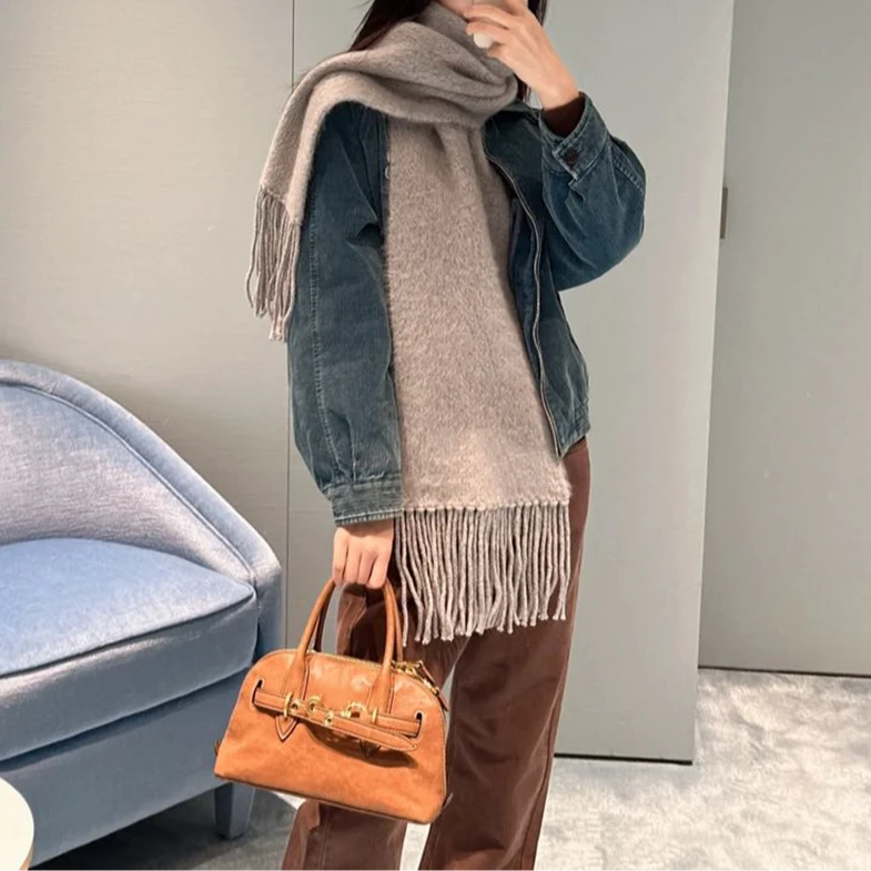 宝丫轻奢  女式韩系时髦氛围感保暖百搭流苏围巾K749