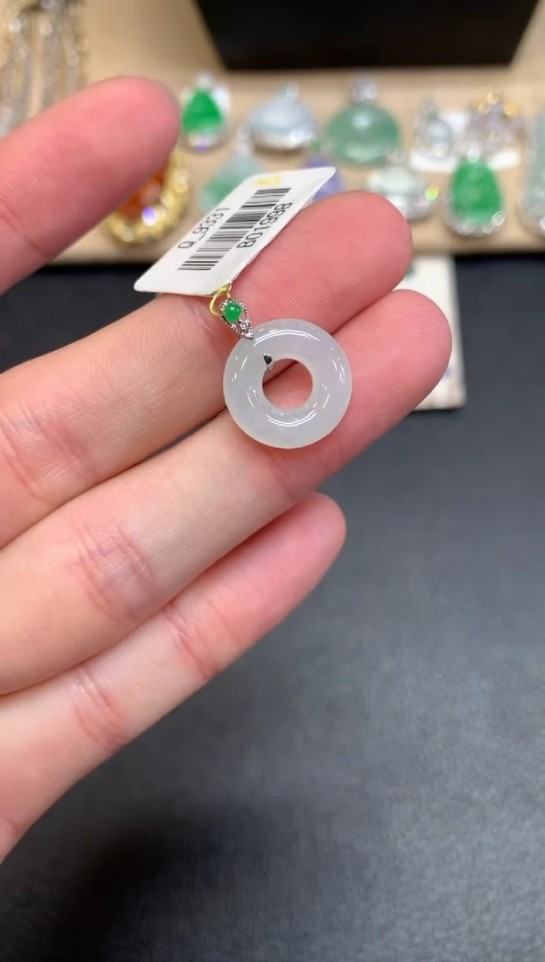 【闪购商品】翡翠颈饰18K金镶嵌甜甜圈【无服务费】