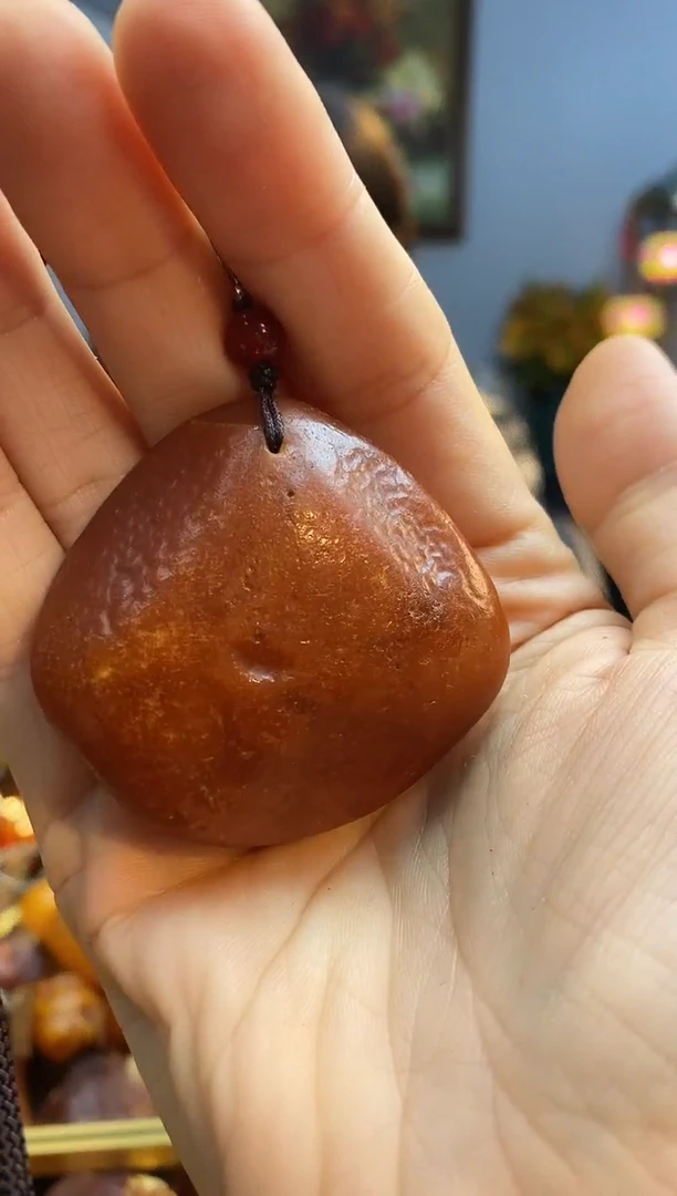 未镶嵌颈饰琥珀吊坠