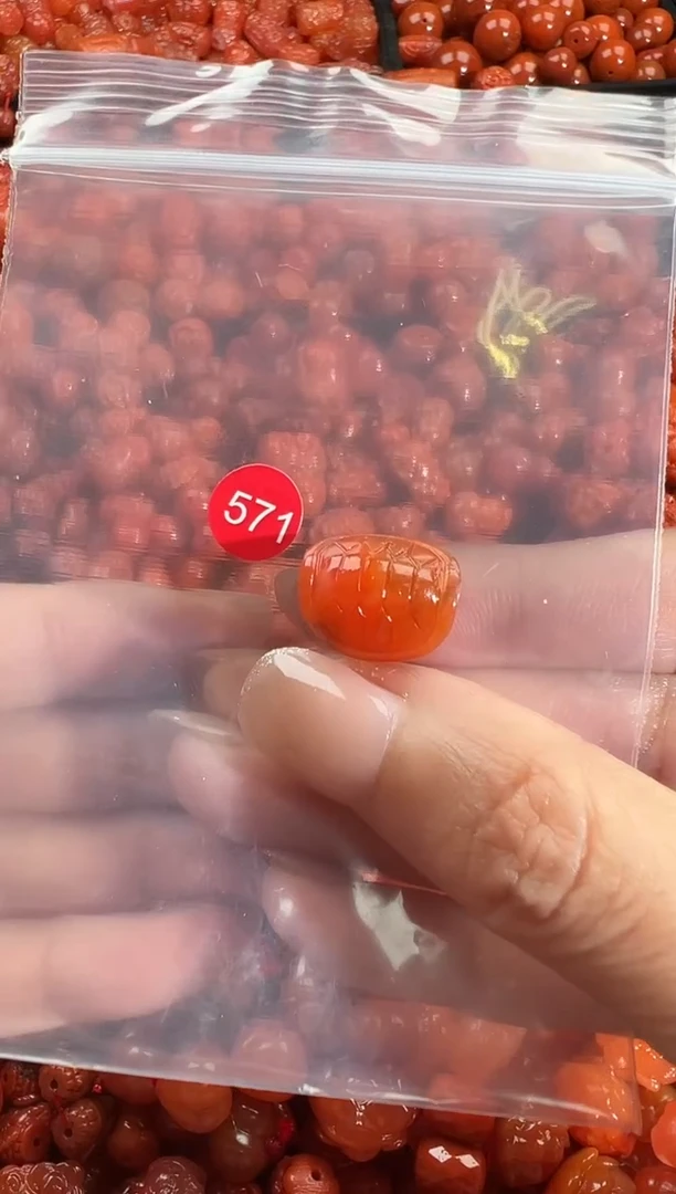 颈饰未镶嵌南红玛瑙1