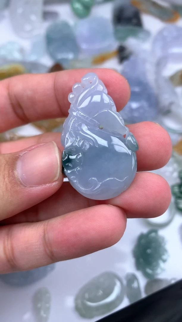 翡翠未镶嵌颈饰41钱袋