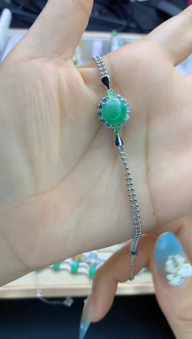 翡翠银S925镶嵌颈饰翡翠 银S925镶嵌 111