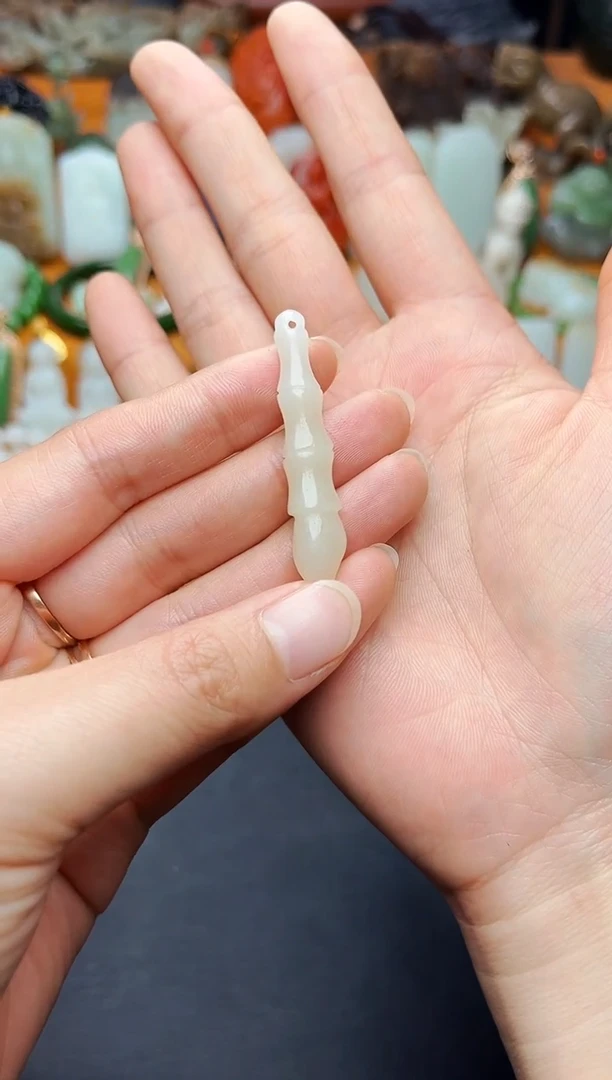 【闪购商品】和田玉颈饰未镶嵌毛笔