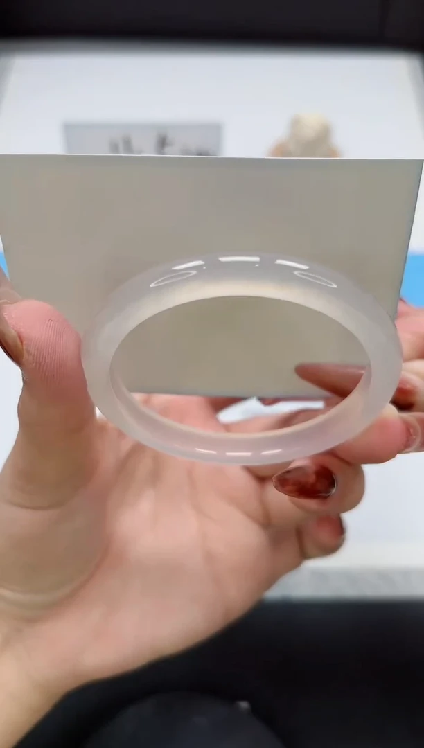 【闪购商品】石英质玉手镯未镶嵌416/55荔枝