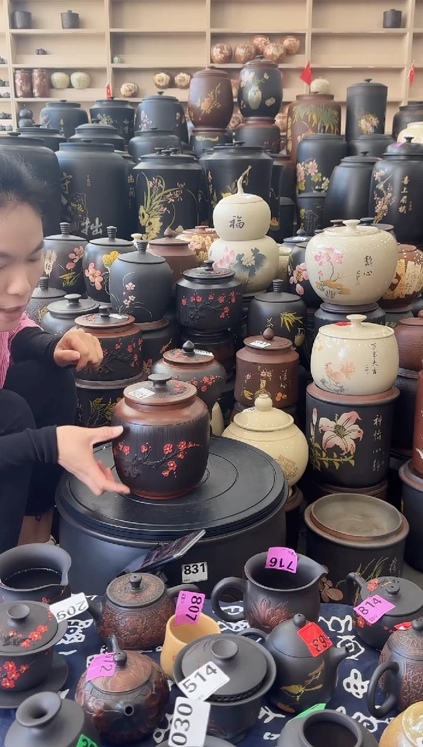 罐瑕疵茶叶罐  185  冬瓜红梅