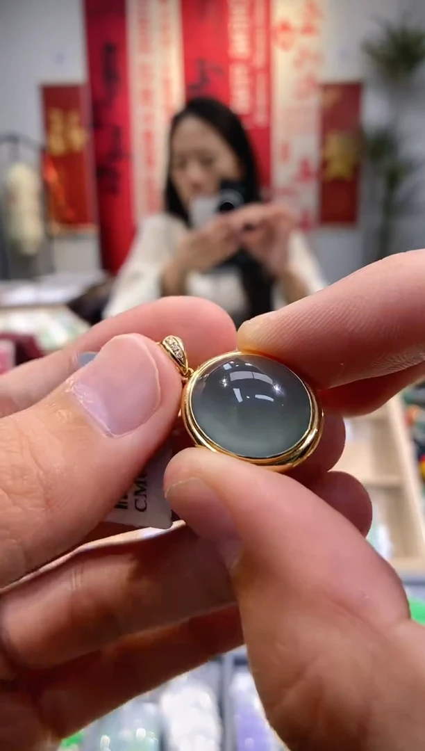 【闪购商品】翡翠吊坠(不含链)18K金镶嵌蛋面