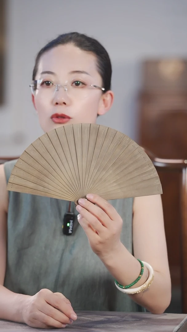 金丝楠267阴沉苏扇18cm