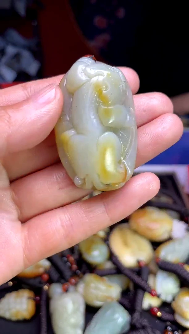 和田玉未镶嵌颈饰1