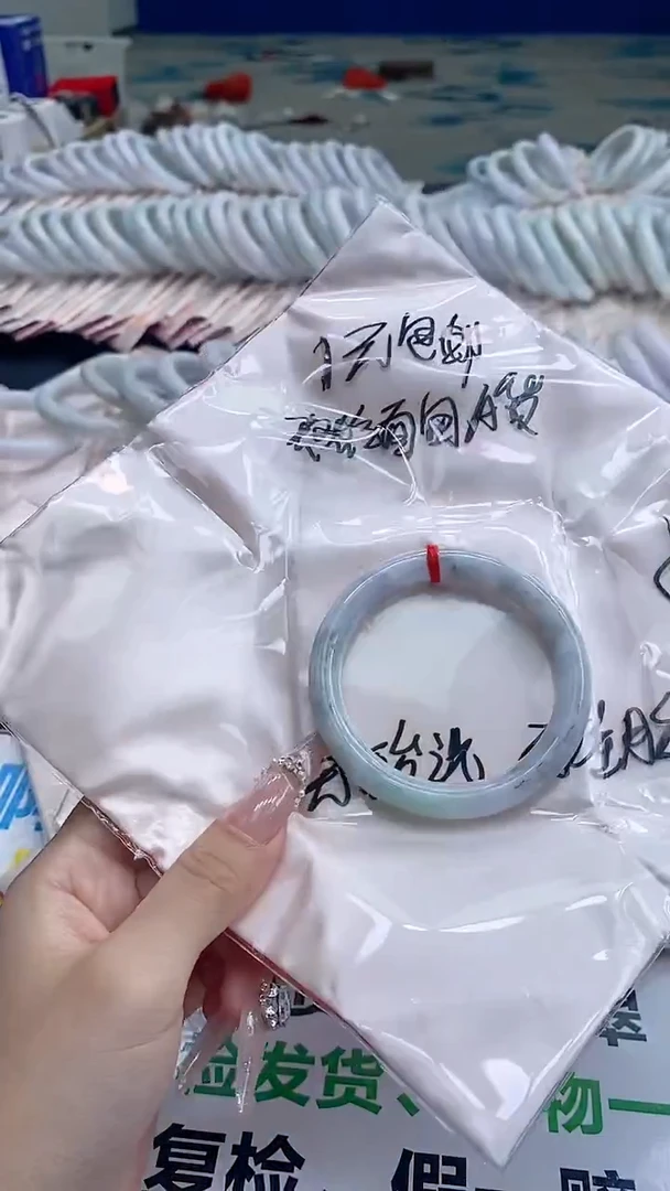 翡翠手镯未镶嵌1301