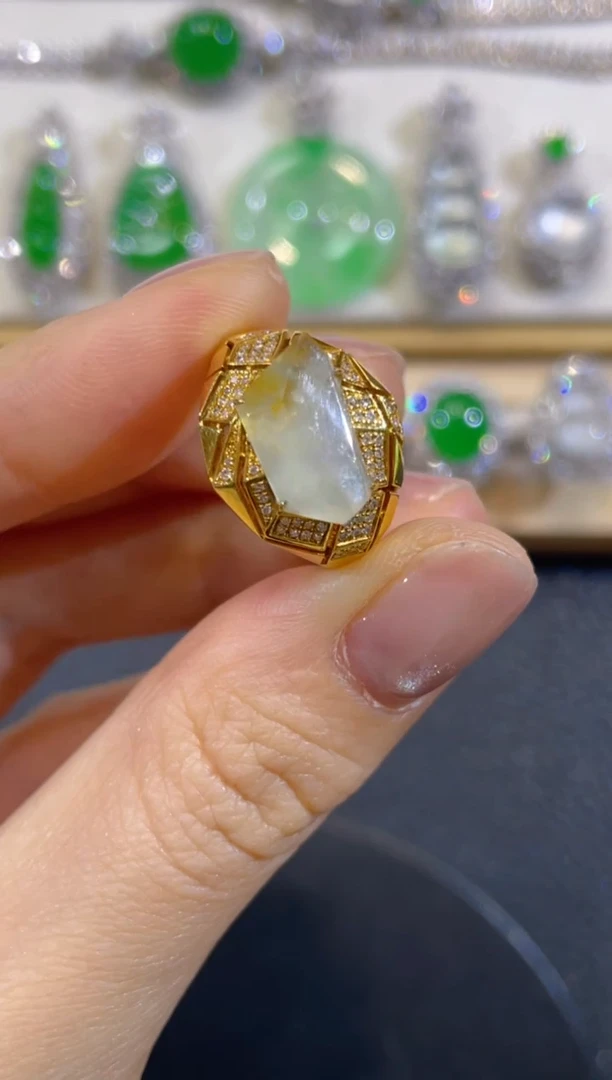 颈饰18K金镶嵌翡翠团购3