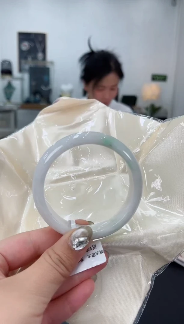 【闪购商品】翡翠手镯未镶嵌天然翡翠A货