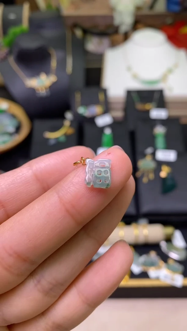 【闪购商品】翡翠颈饰18K金镶嵌净货18041