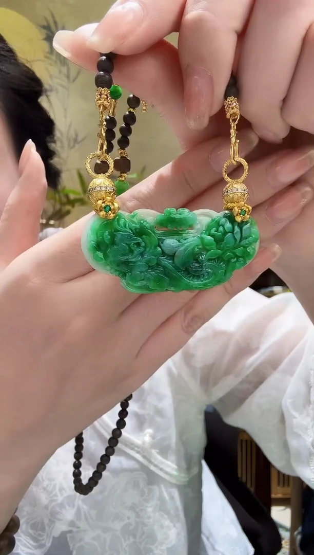 颈饰未镶嵌翡翠吊坠