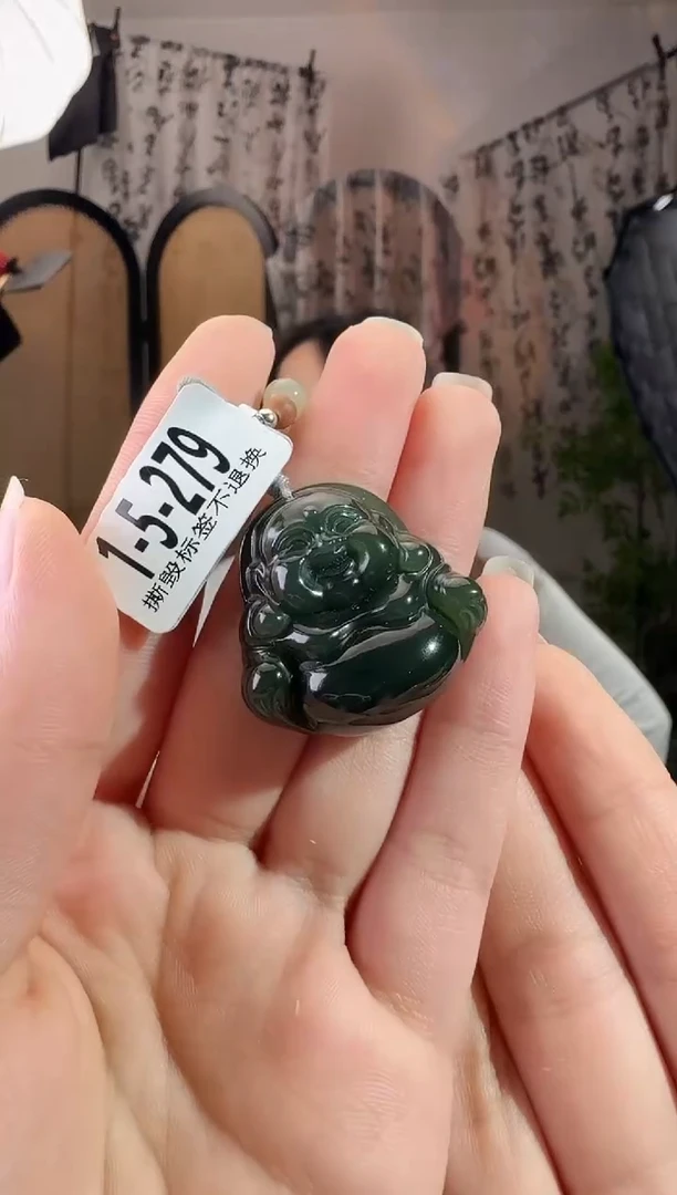 和田玉未镶嵌颈饰佛公