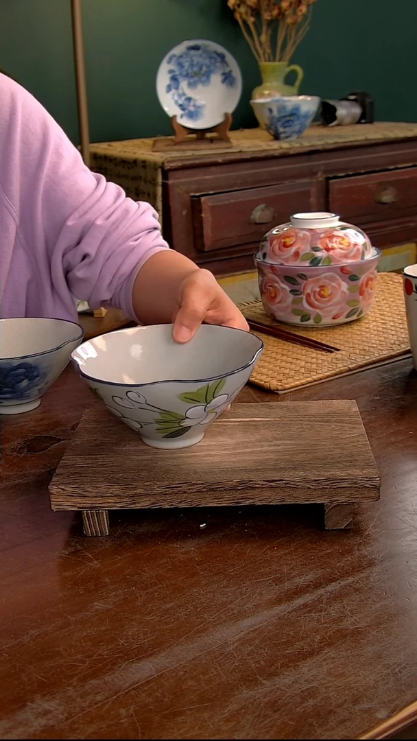 瓷片5.7英寸花口碗-蓝雪花