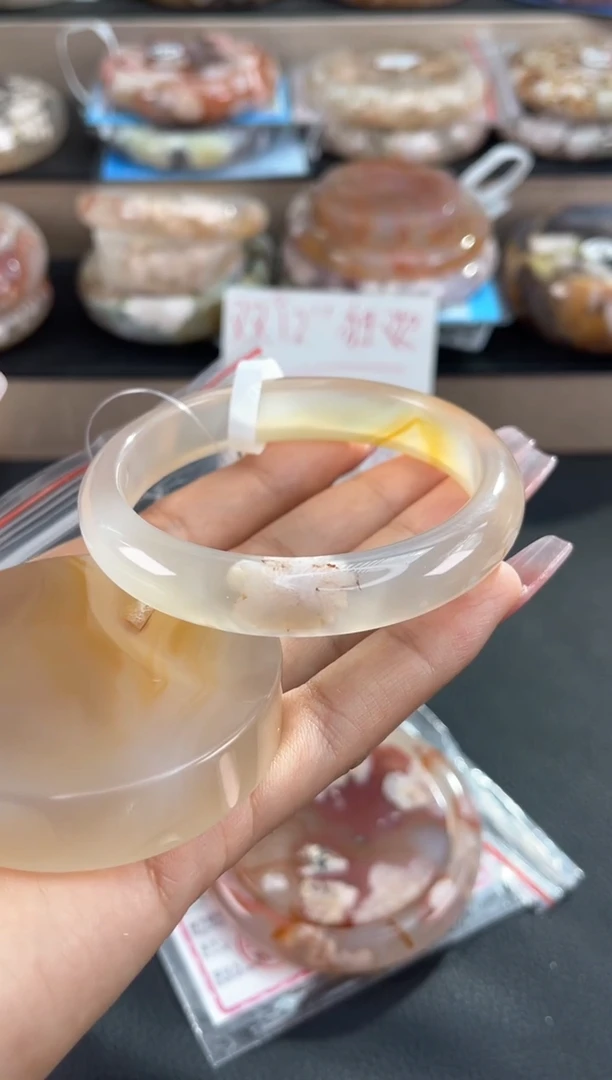 未镶嵌手镯石英质玉58