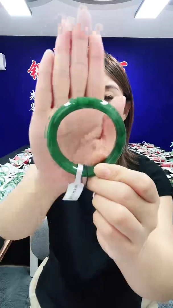 石英质玉（非洲翠）手镯未镶嵌1