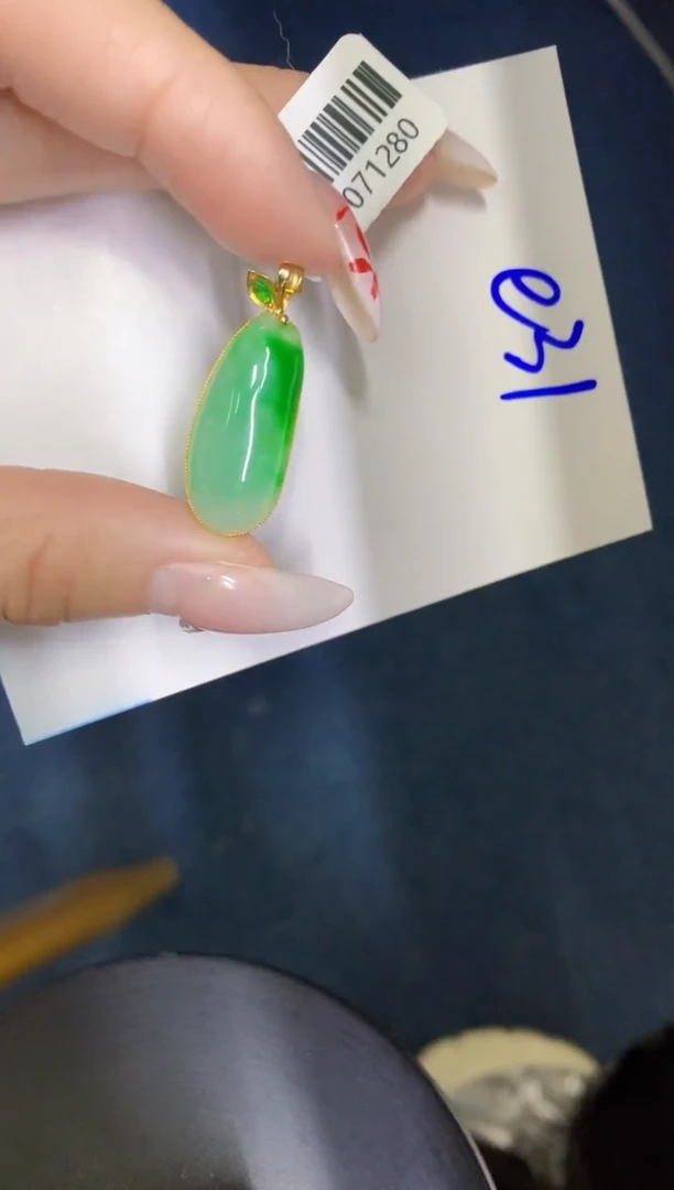 【闪购商品】翡翠颈饰18K金镶嵌0000000000