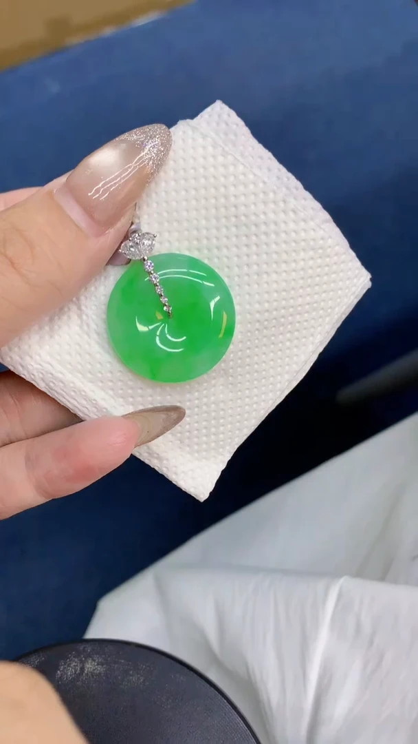 颈饰18K金镶嵌翡翠1