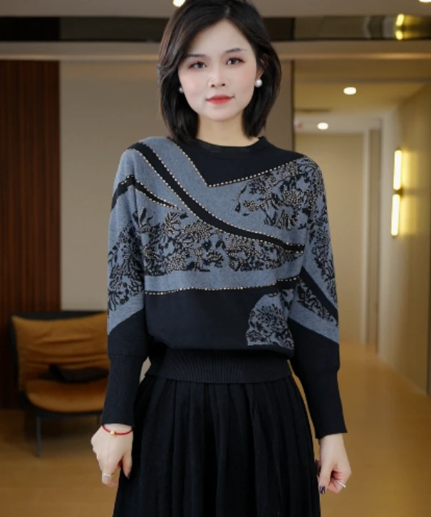 高端洋气拼色烫钻针织衫女秋冬新款宽松显瘦气质长袖圆领上衣