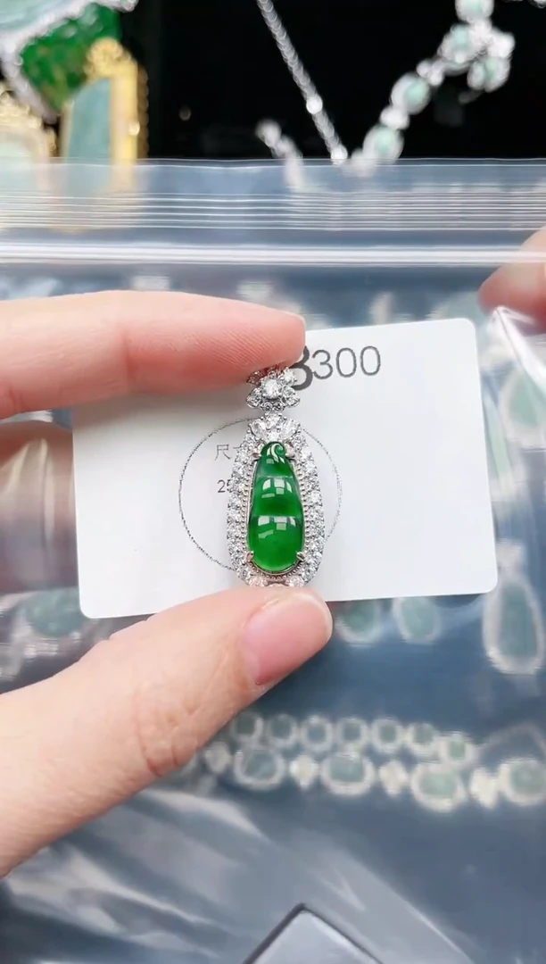 【闪购商品】翡翠颈饰未镶嵌300赠皮绳