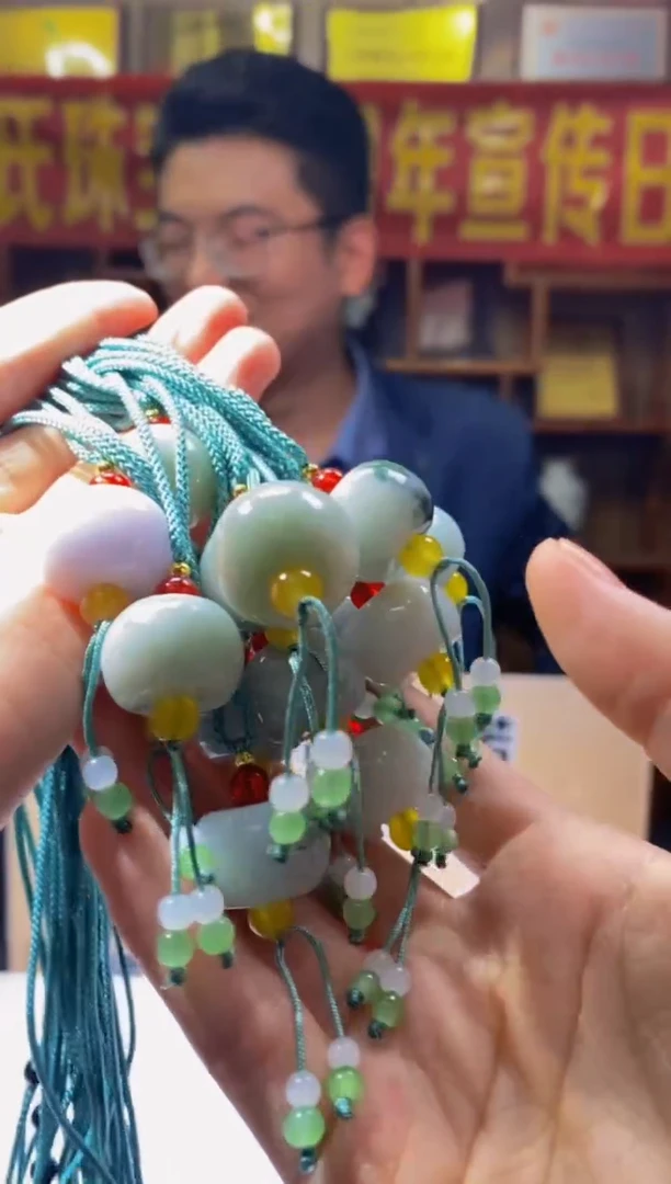 翡翠未镶嵌颈饰XW0728002，多样性发其一