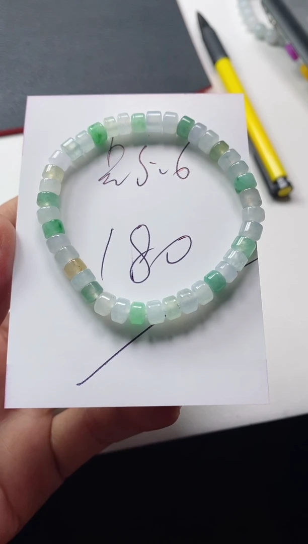 颈饰未镶嵌翡翠手串