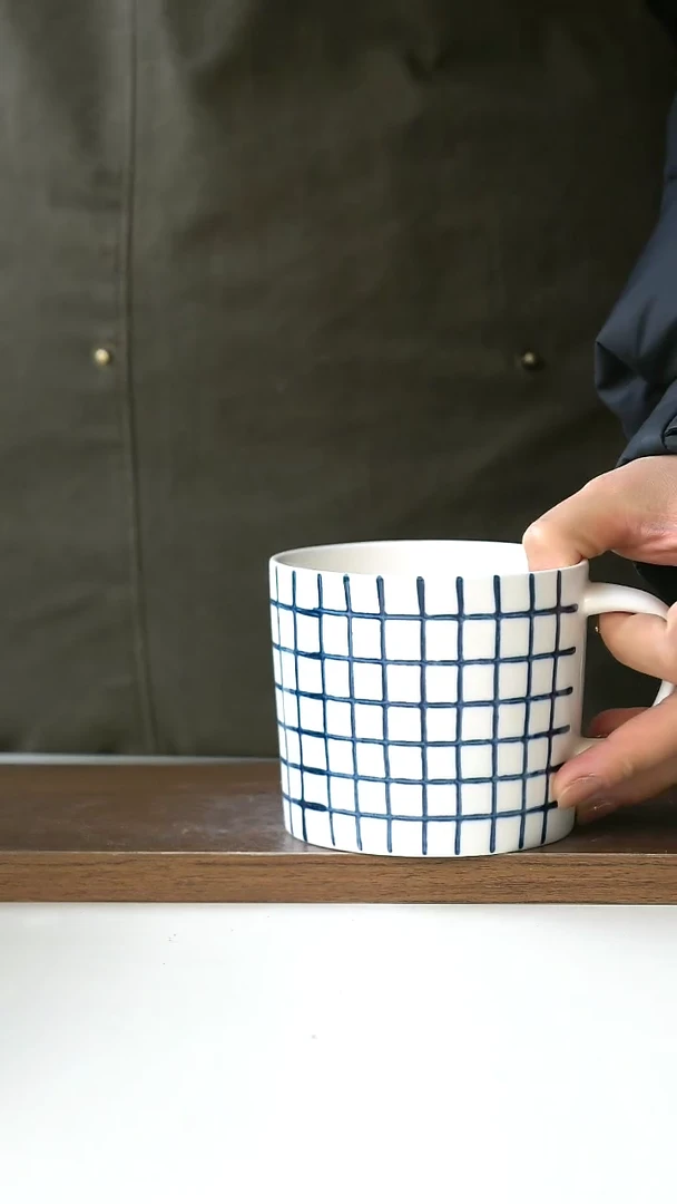 【闪购商品】陶瓷微瑕画釉格子400ml马克杯@4-2@