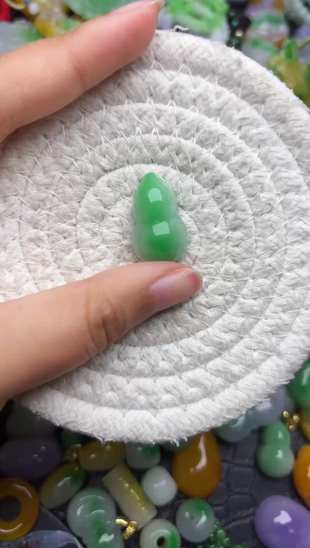 颈饰未镶嵌翡翠缅甸翡翠吊坠