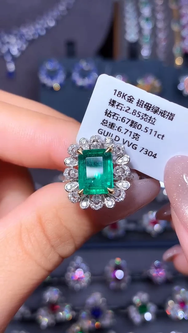 18K金镶嵌戒指祖母绿2.85ct/吉尔德/VVG