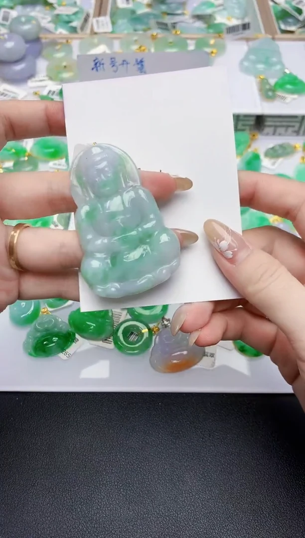 翡翠未镶嵌颈饰天然缅甸A货翡翠