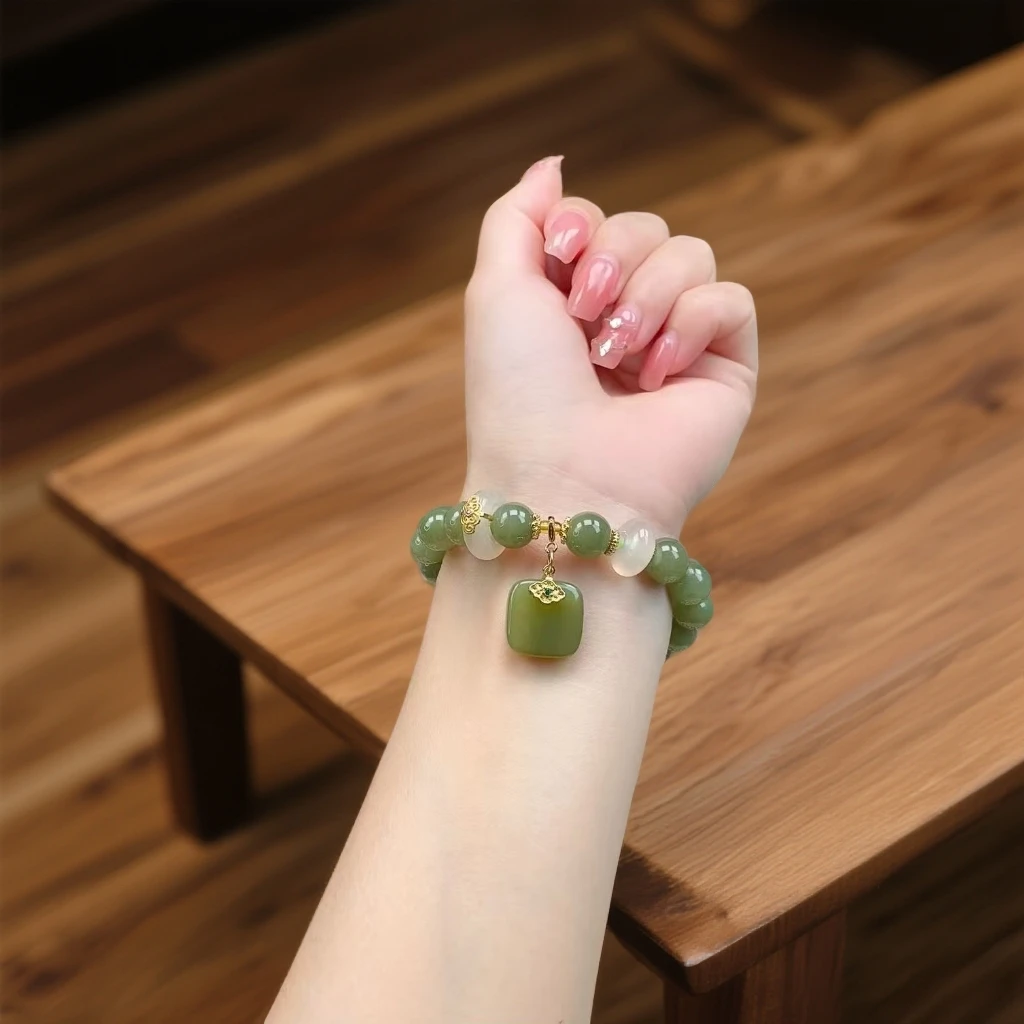 天然湖水绿和田玉手串10mm搭配无事牌 3200女士国风