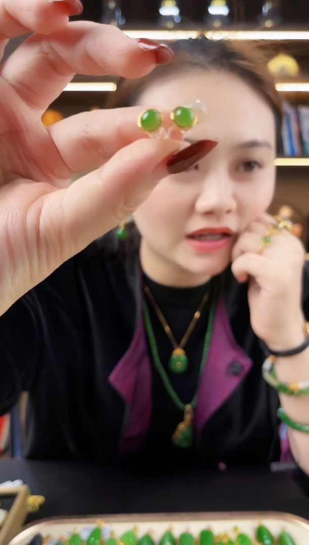 【闪购商品】和田玉·银S925镶嵌蛋面耳钉