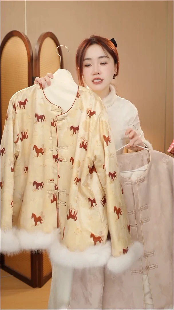 红马对襟棉服  狐狸毛