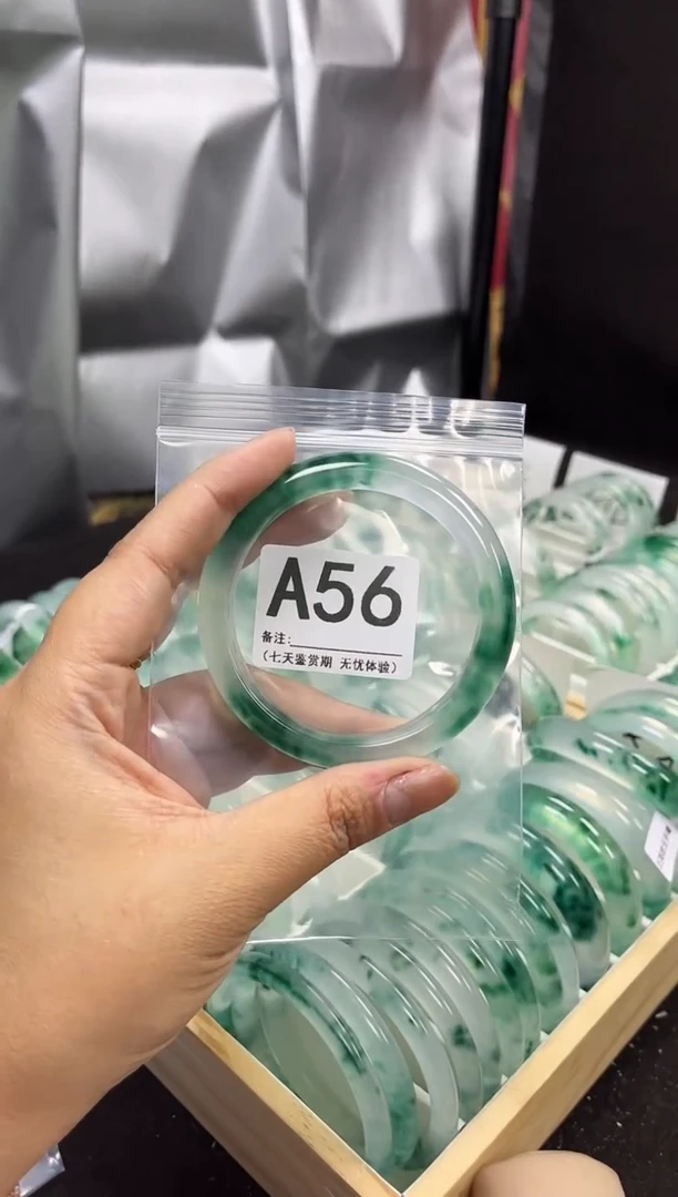 【闪购商品】石英岩玉手镯未镶嵌A56
