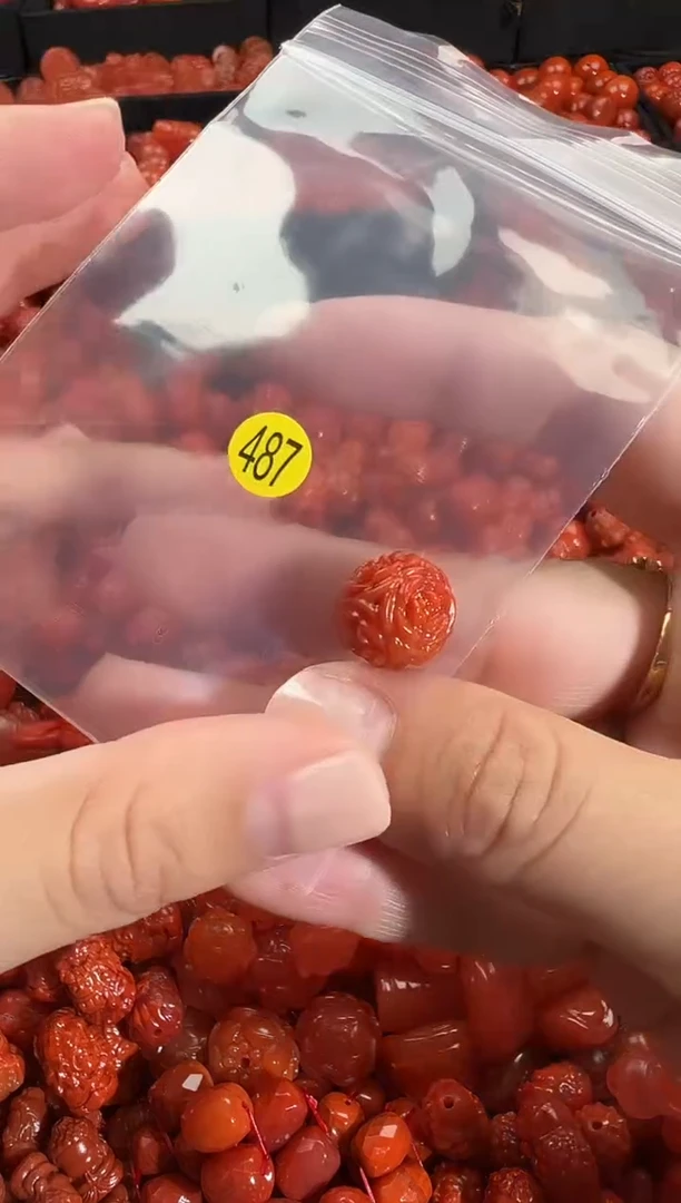颈饰未镶嵌南红玛瑙1